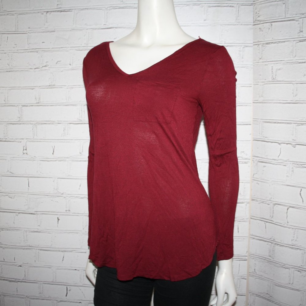 🍷🧶 Pink Republic · Deep Red Long Sleeve Tee · Size Small